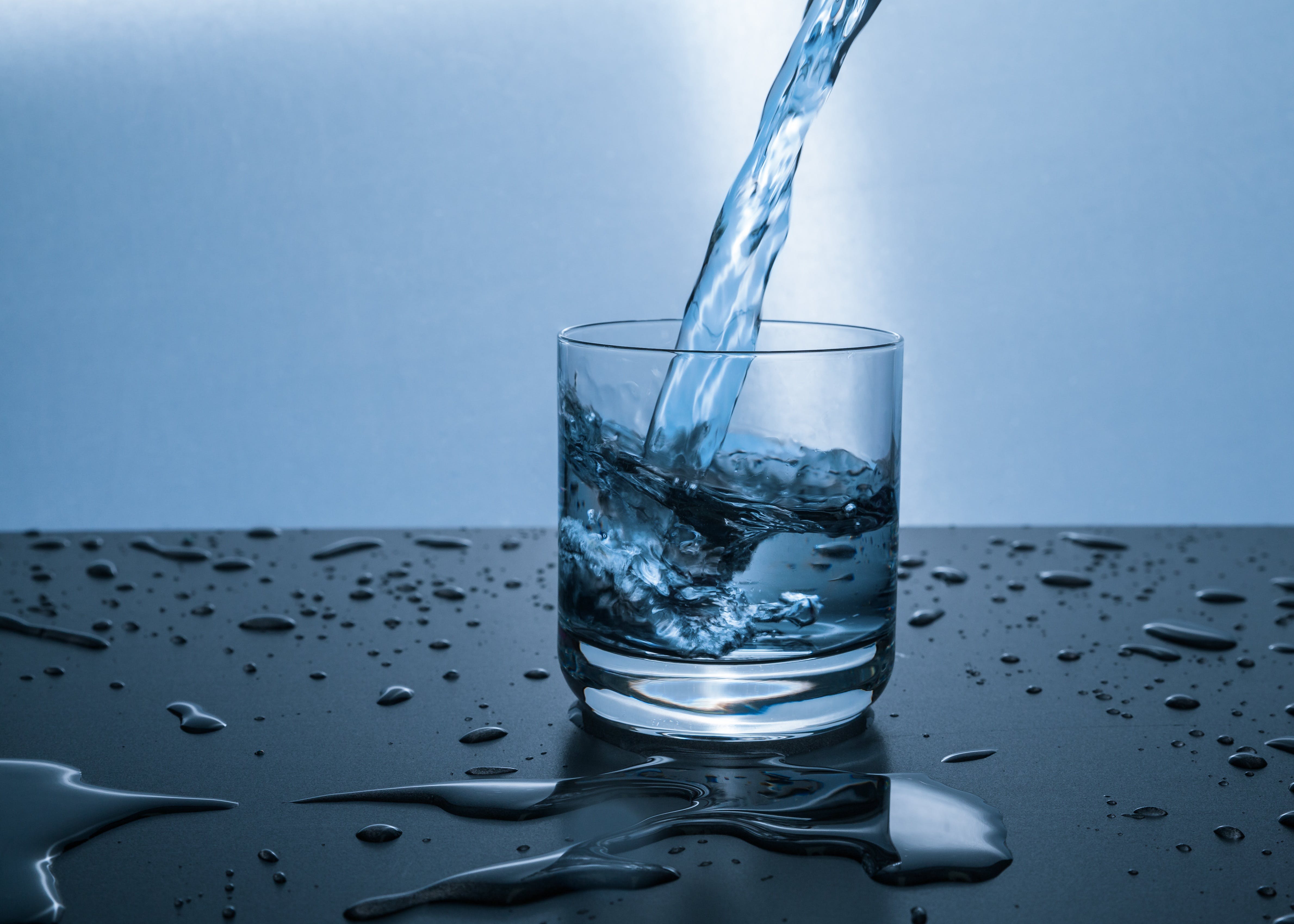 Read more about the article The Power of Hydration: How Water Can Help You Lose Weight